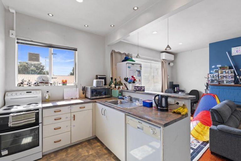 Photo of property in 94 Forest Lake Road, Forest Lake, Hamilton, 3200