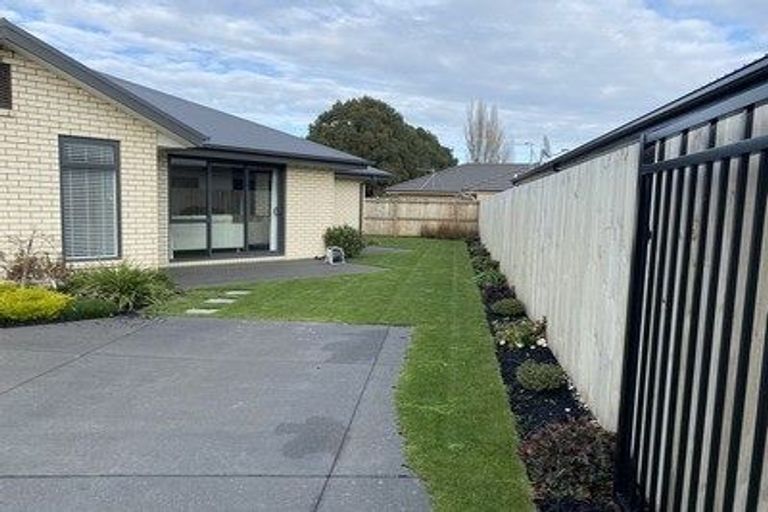 Photo of property in 6 Luxembourg Crescent, Halswell, Christchurch, 8025