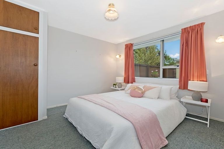 Photo of property in 2/10 Nyoli Street, Northcote, Christchurch, 8052