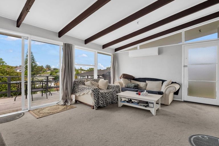 Photo of property in 18a Sylvan Crescent, Te Atatu South, Auckland, 0610