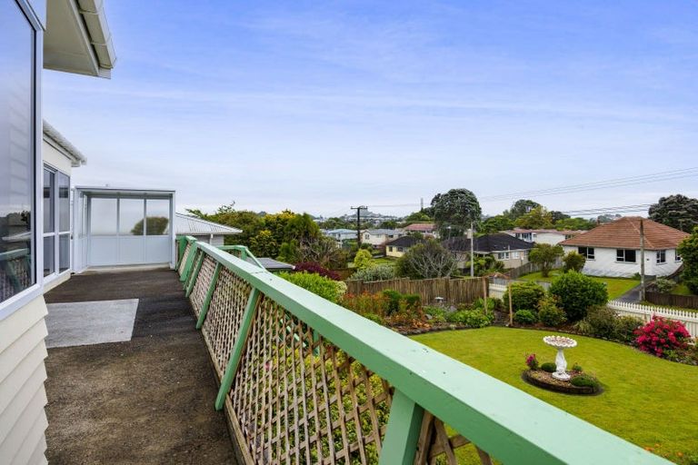 Photo of property in 81 Omata Road, Marfell, New Plymouth, 4310