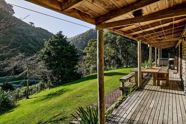 Photo of property in 850a Paekakariki Hill Road, Paekakariki Hill, Porirua, 5381
