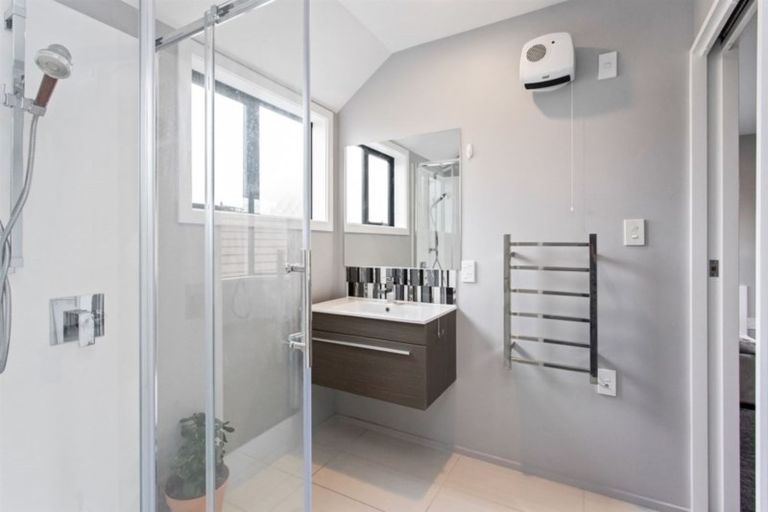 Photo of property in 17b Wairakei Road, Strowan, Christchurch, 8052