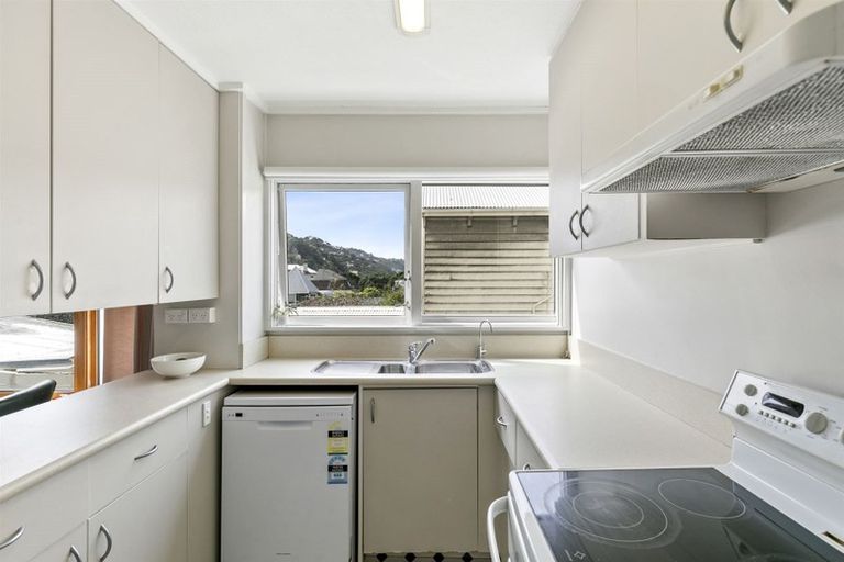 Photo of property in Newman Court Apartments, 2 Newman Terrace, Thorndon, Wellington, 6011