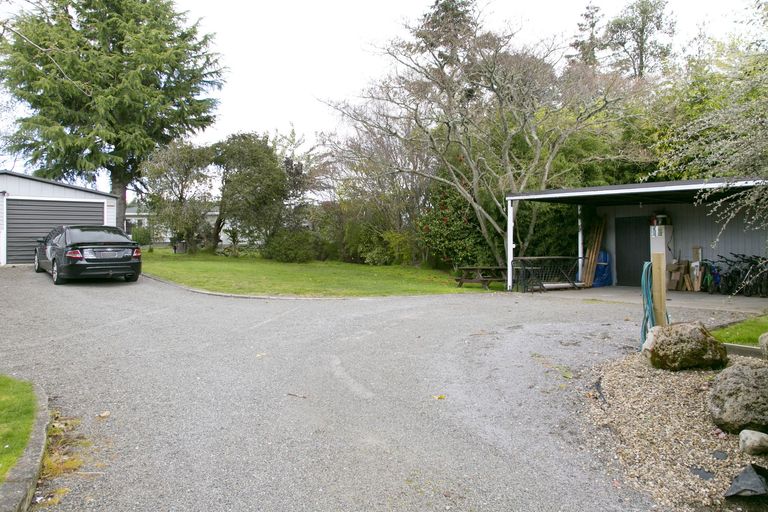 Photo of property in 28 Invergarry Road, Hilltop, Taupo, 3330