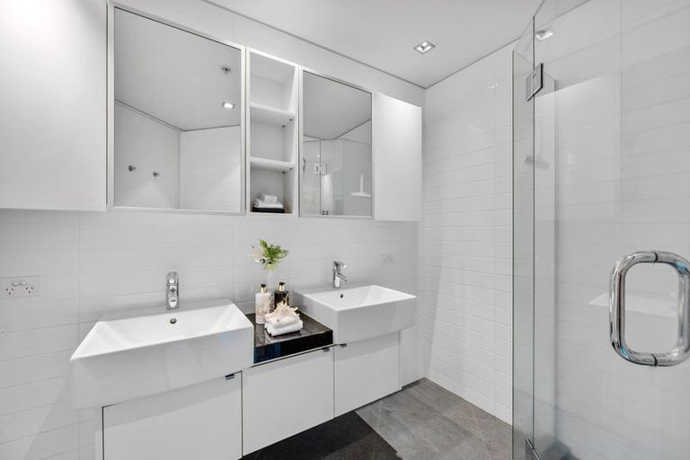 Photo of property in 1/7 The Promenade, Takapuna, Auckland, 0622