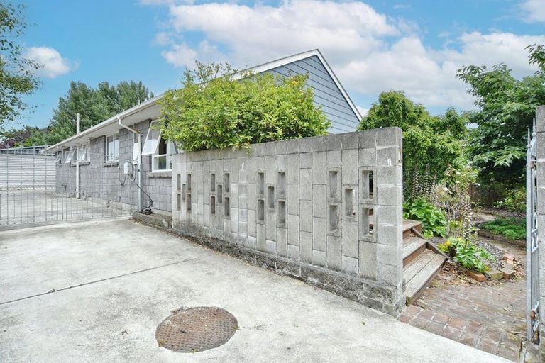 Photo of property in 27 Heathglen Avenue, Parklands, Christchurch, 8083