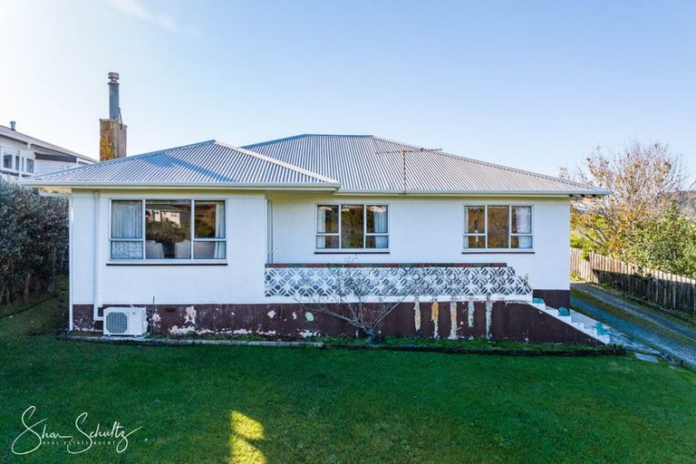 Photo of property in 30 Bickerstaffe Road, Maungaturoto, 0520