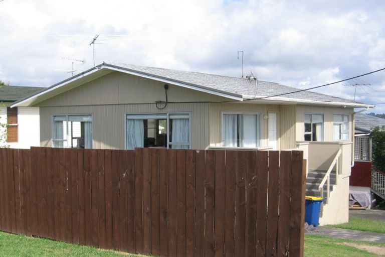 Photo of property in 2/802 East Coast Road, Oteha, Auckland, 0630