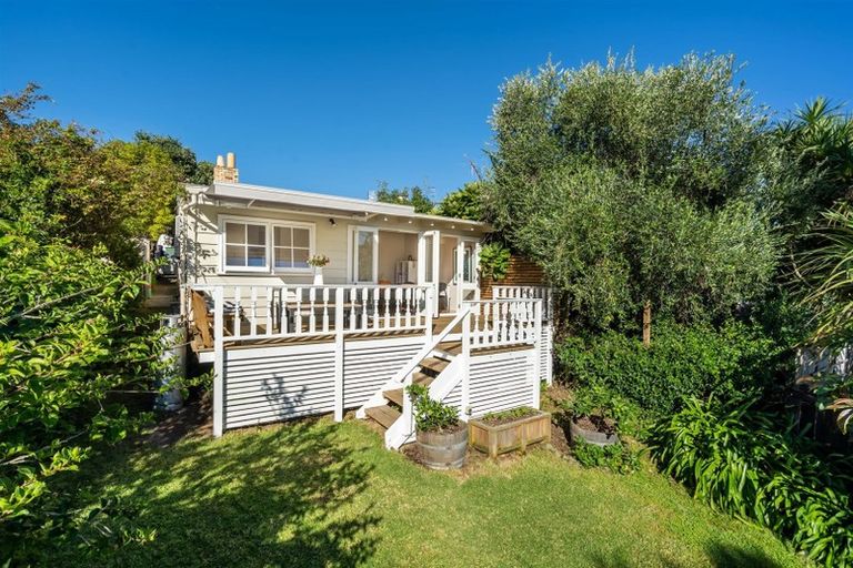 Photo of property in 7 Rodney Road, Northcote Point, Auckland, 0627