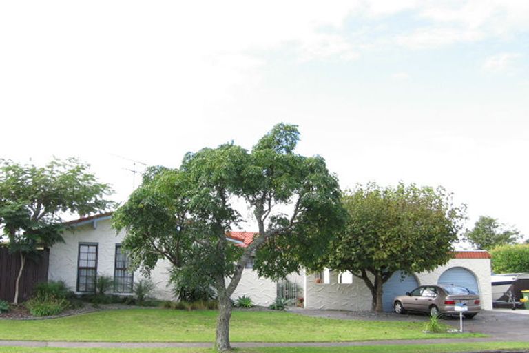 Photo of property in 1 Clyside Avenue, Half Moon Bay, Auckland, 2012