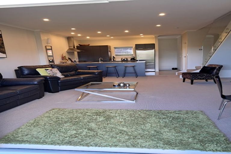 Photo of property in The Strand, 3/16 Ronald Street, Strandon, New Plymouth, 4312