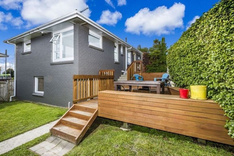 Photo of property in 1/818 East Coast Road, Oteha, Auckland, 0630
