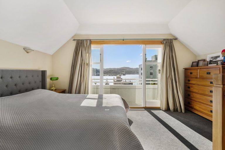 Photo of property in 210 Oriental Parade, Oriental Bay, Wellington, 6011