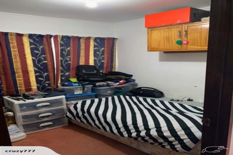 Photo of property in 1/589 Glenfield Road, Totara Vale, Auckland, 0629