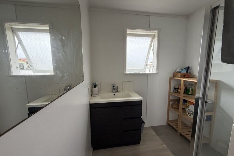 Photo of property in 3 Chisholm Place, Mangere East, Auckland, 2024