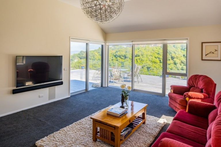 Photo of property in 51 Dowse Drive, Maungaraki, Lower Hutt, 5010