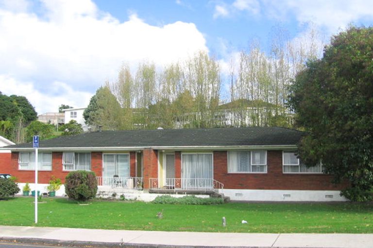 Photo of property in 2/129 Edmonton Road, Te Atatu South, Auckland, 0610