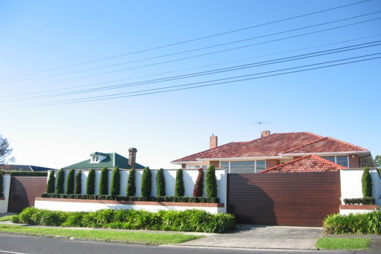 Photo of property in 157 Bleakhouse Road, Mellons Bay, Auckland, 2014
