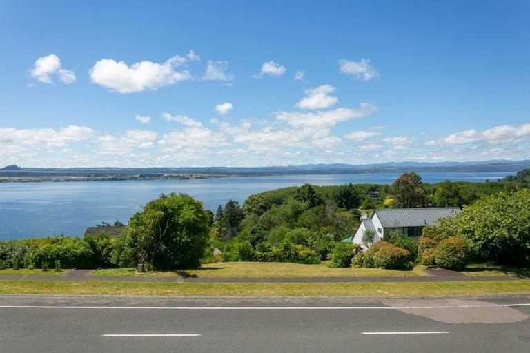 Photo of property in 90 Wakeman Road, Acacia Bay, Taupo, 3330