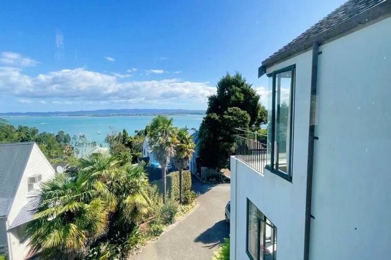Photo of property in 16 Mayall Avenue, Beach Haven, Auckland, 0626