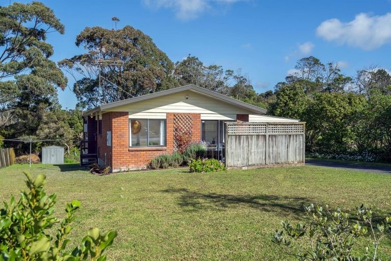 Photo of property in 99 West Harbour Drive, West Harbour, Auckland, 0618