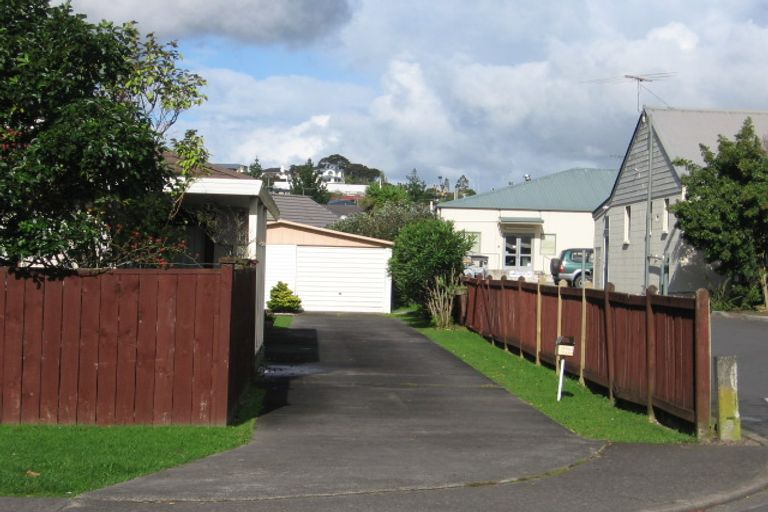 Photo of property in 8b Bay Street, Red Beach, 0932