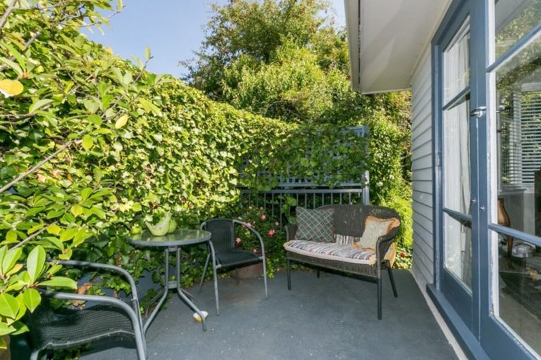 Photo of property in 16 Spencer Road, Hospital Hill, Napier, 4110
