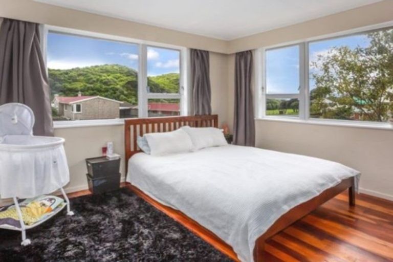Photo of property in 19 Mahinawa Street, Takapuwahia, Porirua, 5022