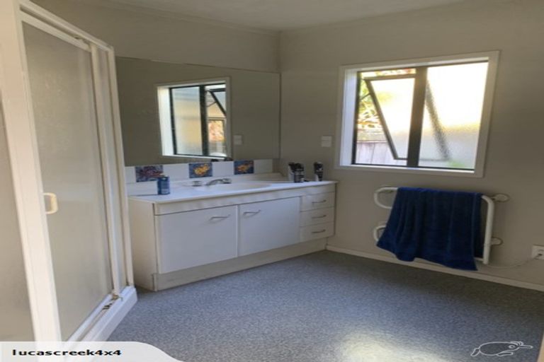 Photo of property in 8 Schnapper Rock Road, Schnapper Rock, Auckland, 0632