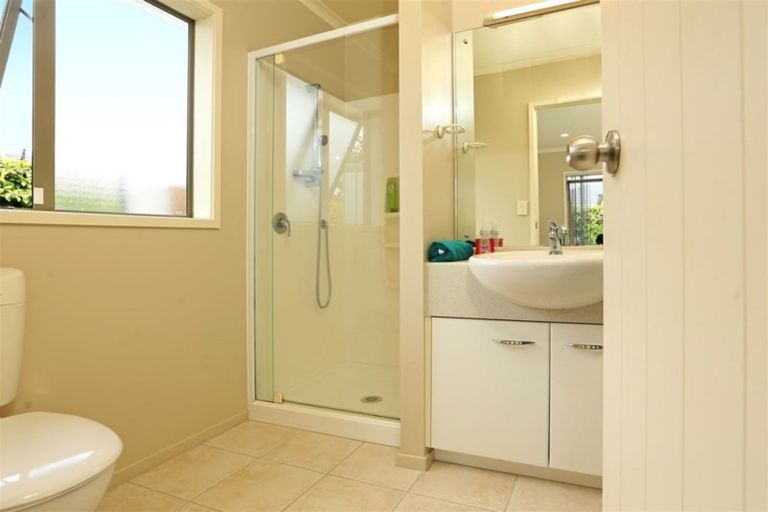 Photo of property in 5 Lantern Court, Henderson, Auckland, 0612