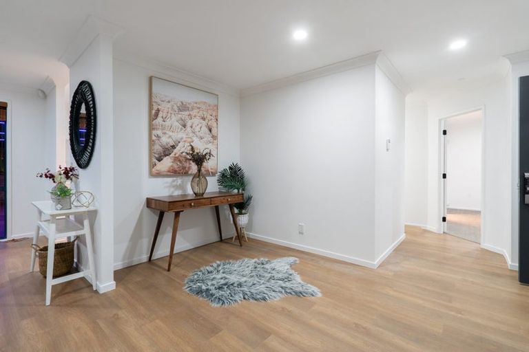 Photo of property in 12 Hocken Place, Mangere Bridge, Auckland, 2022