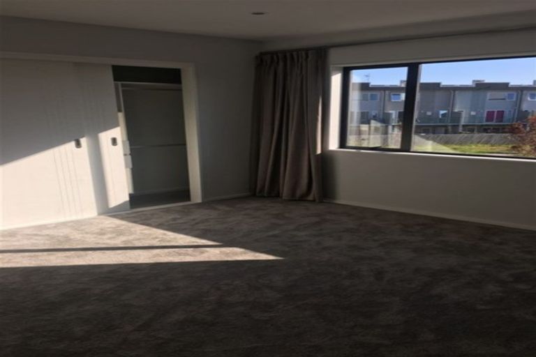 Photo of property in 50 Bordeaux Parade, Te Atatu South, Auckland, 0610