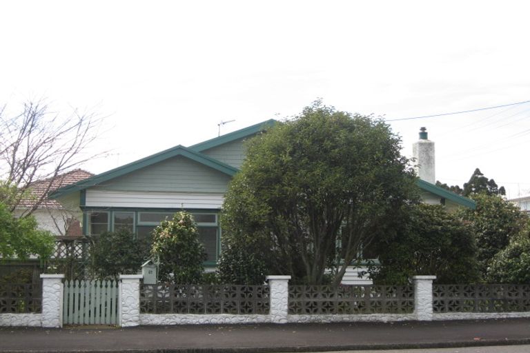 Photo of property in 81 Gover Street, New Plymouth, 4310
