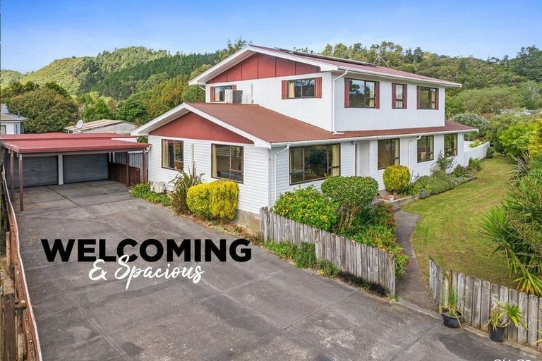 Photo of property in 127 Gemstone Drive, Birchville, Upper Hutt, 5018