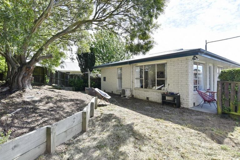 Photo of property in 2/122a Hay Street, Bromley, Christchurch, 8062