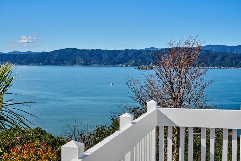 Photo of property in 134 Nevay Road, Karaka Bays, Wellington, 6022