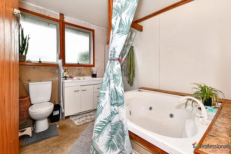 Photo of property in 2 Serrano Place, Clover Park, Auckland, 2023