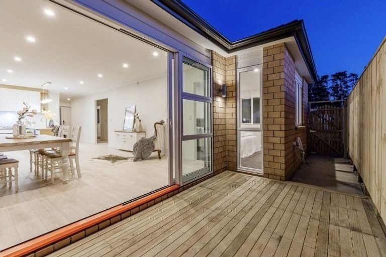 Photo of property in 3 Konoba Avenue, Kumeu, 0810