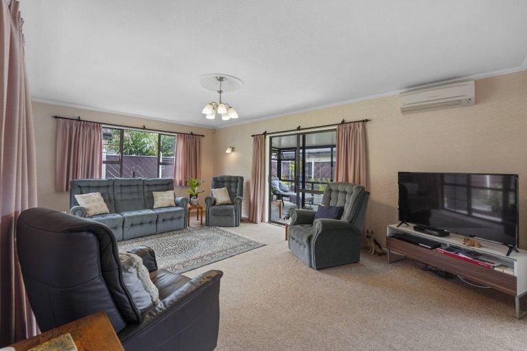 Photo of property in 35 Waddington Drive, Naenae, Lower Hutt, 5011