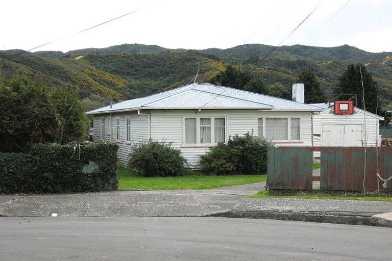 Photo of property in 16 Bythell Street, Wainuiomata, Lower Hutt, 5014
