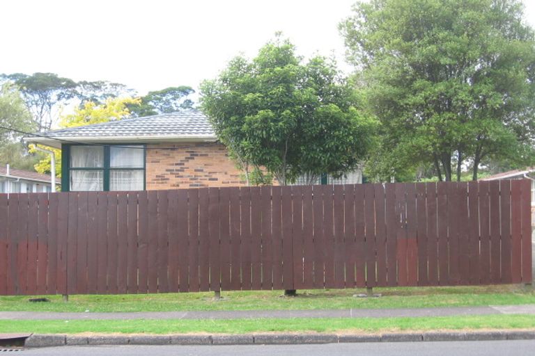 Photo of property in 2/82 Portage Road, New Lynn, Auckland, 0600
