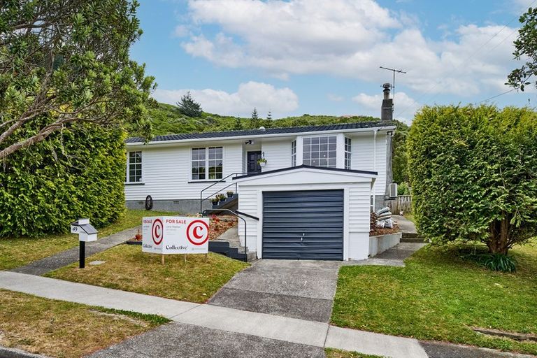 Photo of property in 49 Franklyn Road, Tawa, Wellington, 5028
