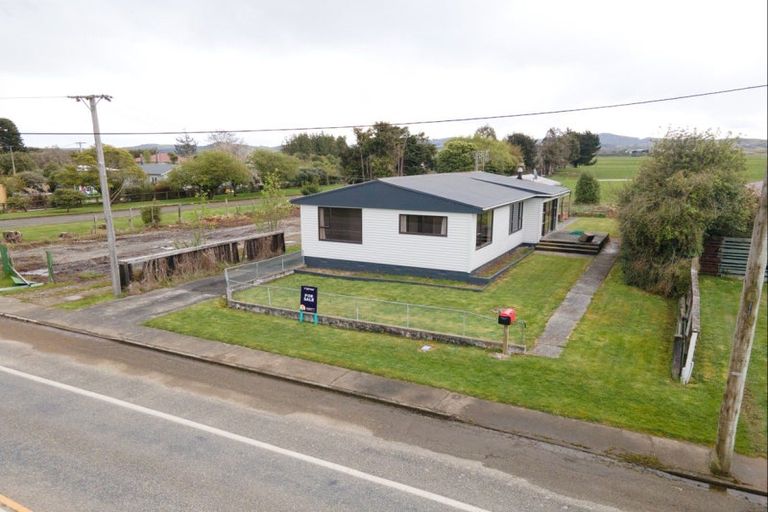 Photo of property in 25 Clifden Highway, Tuatapere, 9620