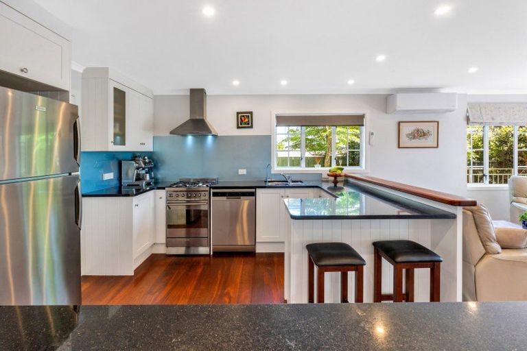 Photo of property in 4 Liston Crescent, Cockle Bay, Auckland, 2014
