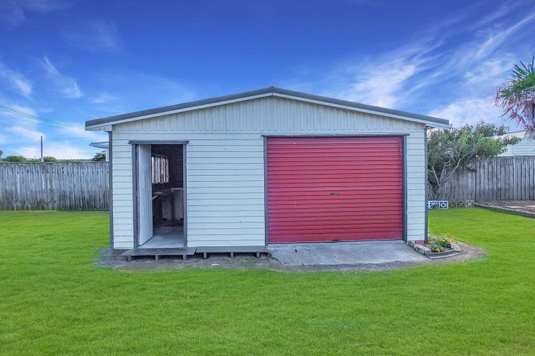 Photo of property in 23 Pratt Avenue, Foxton Beach, Foxton, 4815