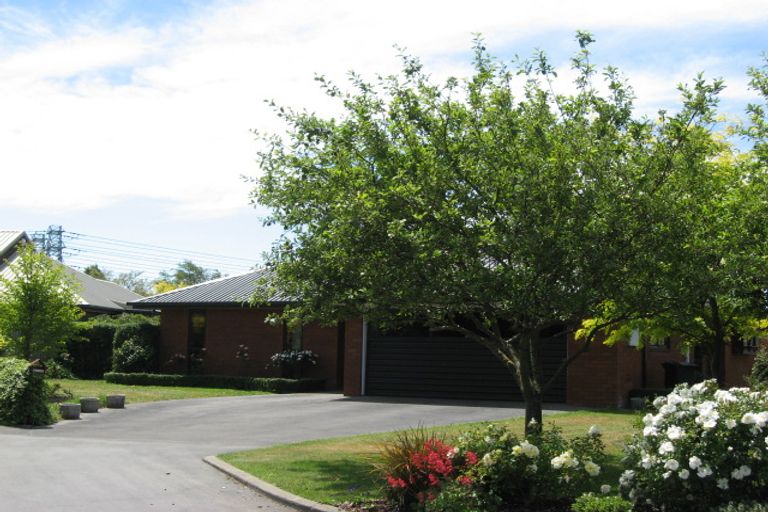 Photo of property in 17 Claverley Gardens, Avonhead, Christchurch, 8042