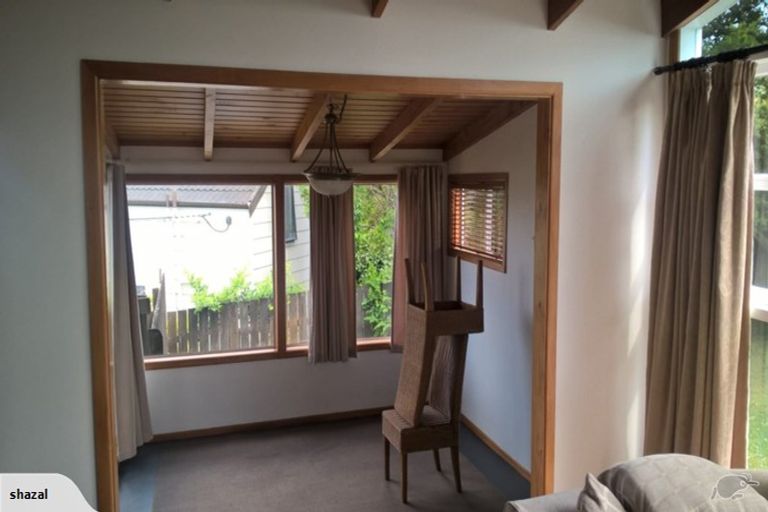 Photo of property in 2/1 Cronin Place, Beach Haven, Auckland, 0626