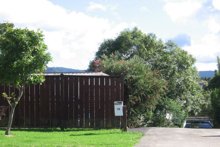 Photo of property in 19 Adam Sunde Place, Glen Eden, Auckland, 0602