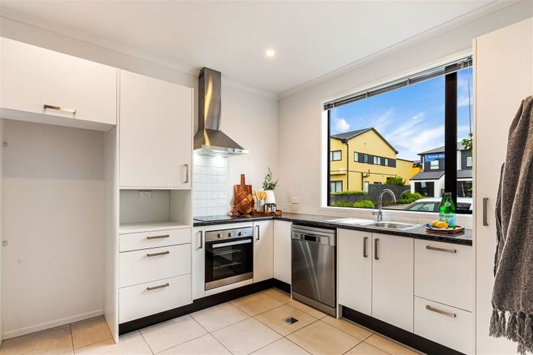 Photo of property in 10 Frank Gill Road, Hobsonville, Auckland, 0616